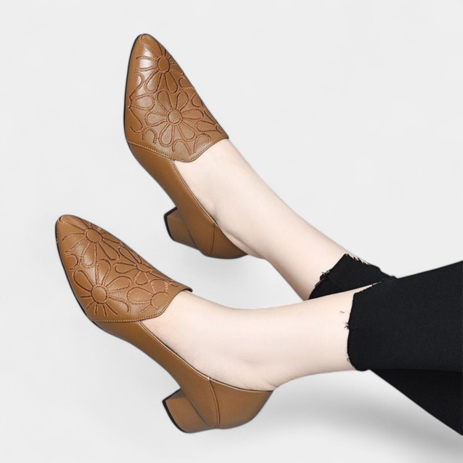 Olene – Lodičky s výšivkou