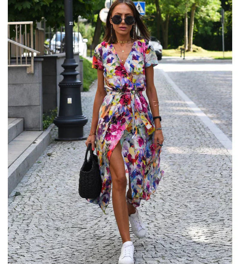 Vlasta - Elegantní šaty s výstřihem do V a tvarujícím střihem